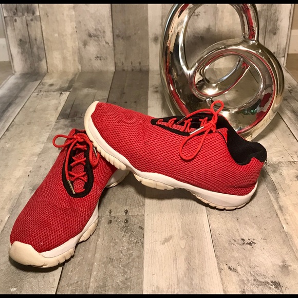 Jordan Other - Size 8 Red/black Jordan’s future low